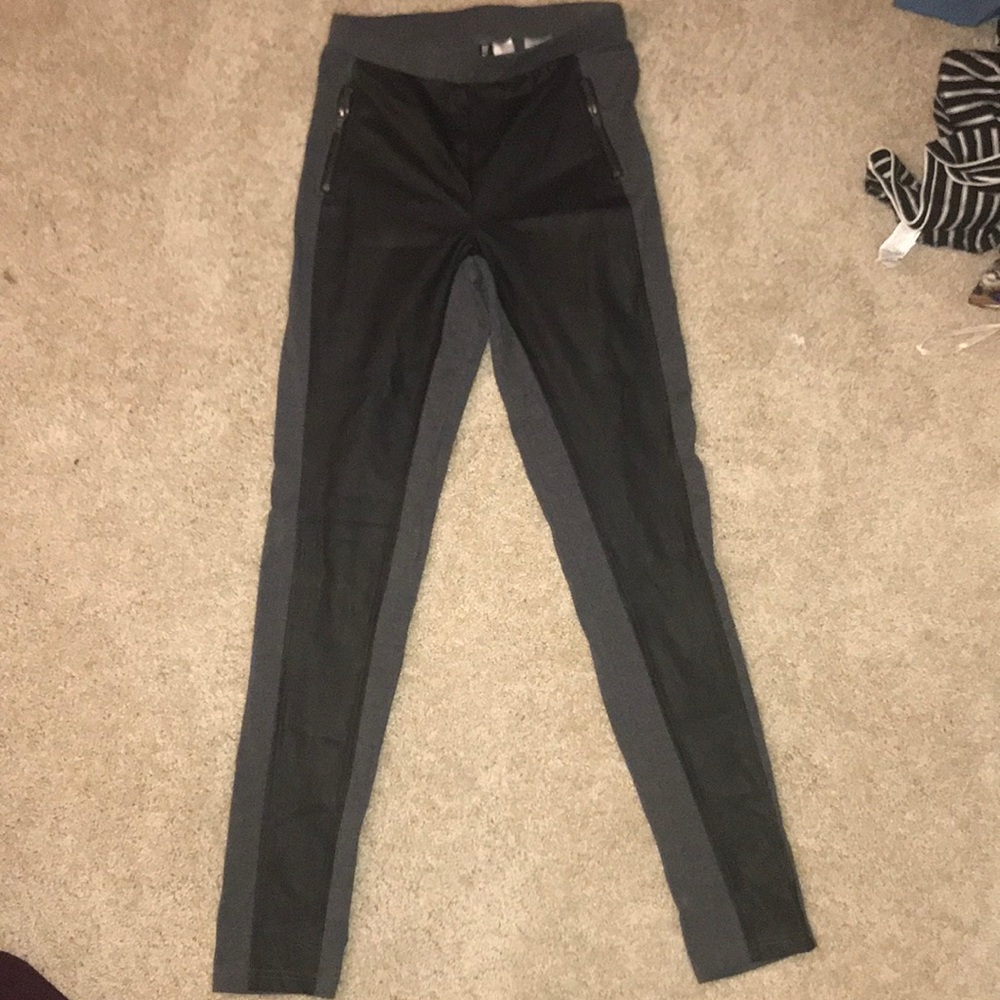 Grey legging with black leather detail